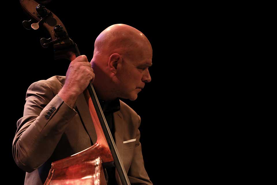 Joris Teepe on stage